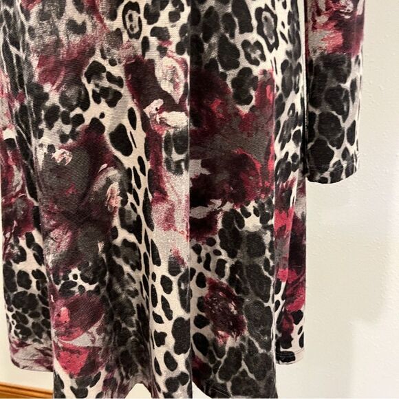 Floral and Leopard Print Long Sleeve sweater Dress size medium - Picture 6 of 13